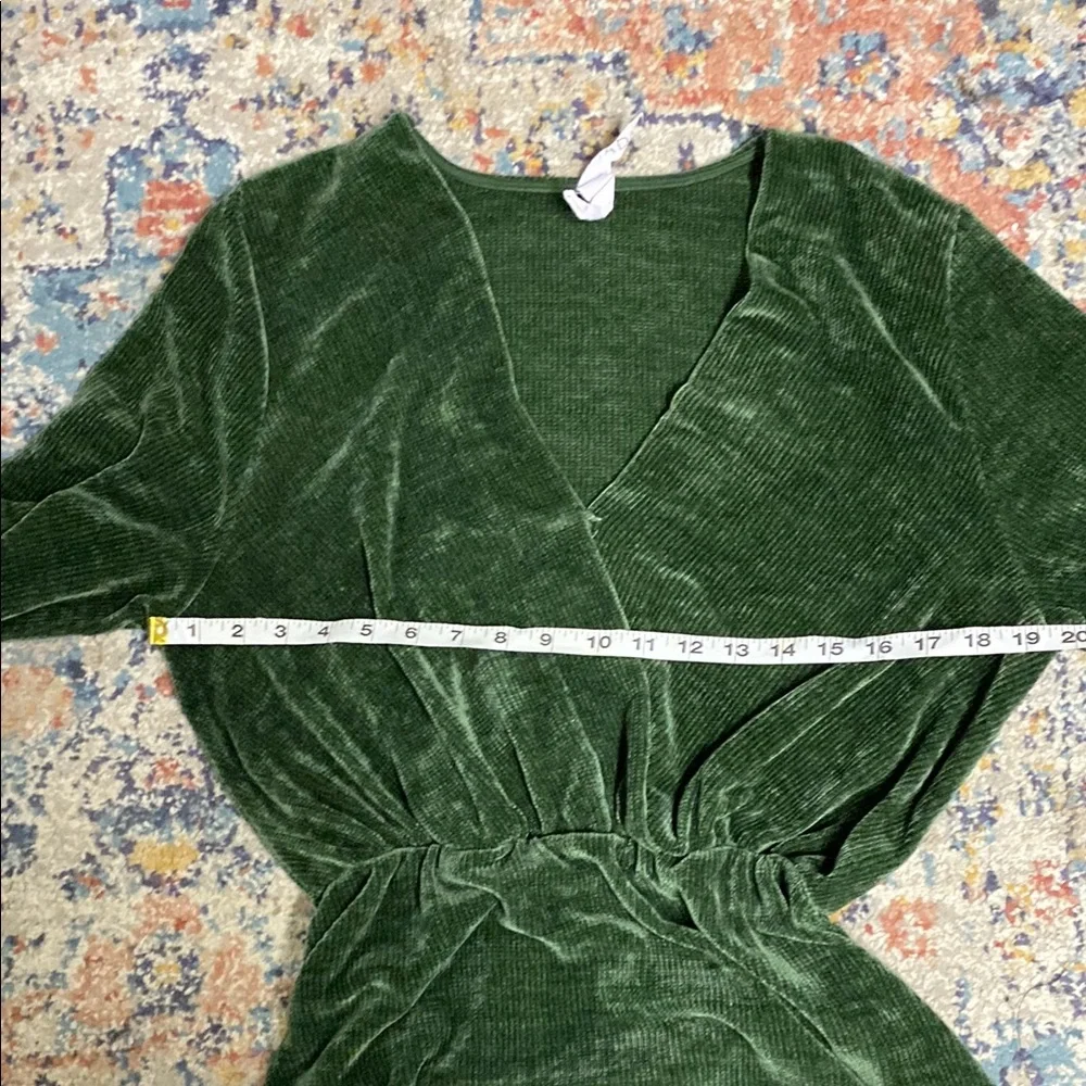 AMADI Elegant Green Velvet Mini Dress - Picture 10 of 11